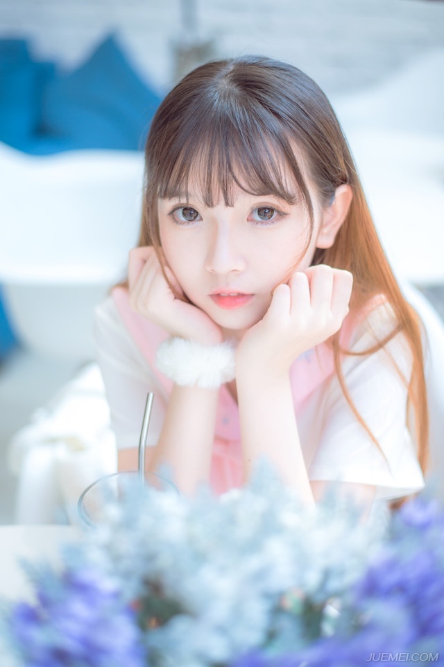 男学生以不知天高地厚想法幼稚盲目自大为主，女学生就不那么想法幼稚了，而且有一部分想法还很成熟。——韩寒眼中的大学生。
